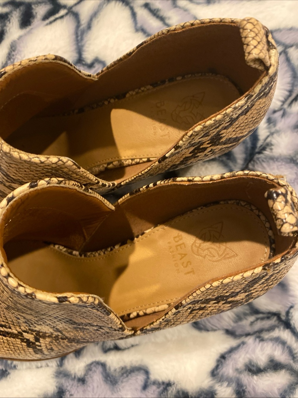 BEAST FASHION Snake-Print Pointed Booties in Tan and Black - Picture 3 of 7